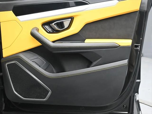 2021 Lamborghini Urus Graphite Capsule