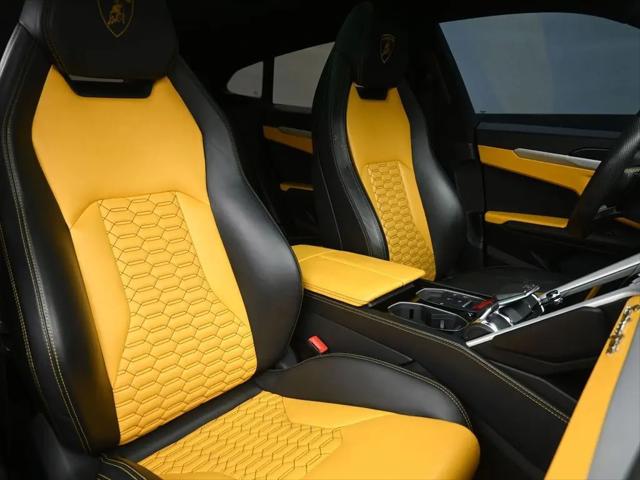 2021 Lamborghini Urus Graphite Capsule