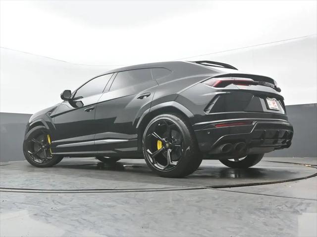 2021 Lamborghini Urus Graphite Capsule