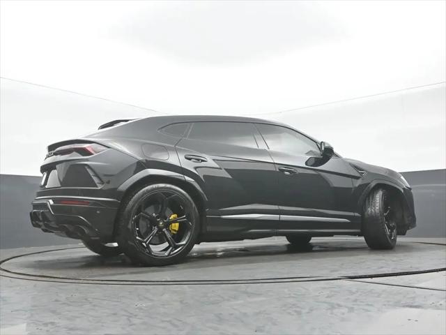 2021 Lamborghini Urus Graphite Capsule