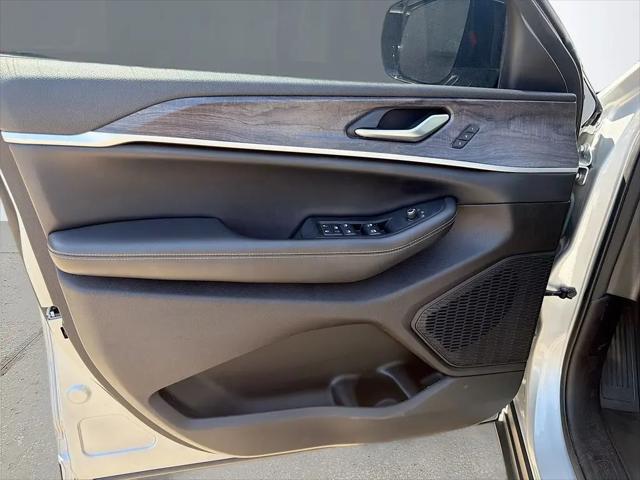 2023 Jeep Grand Cherokee L Limited 4x2