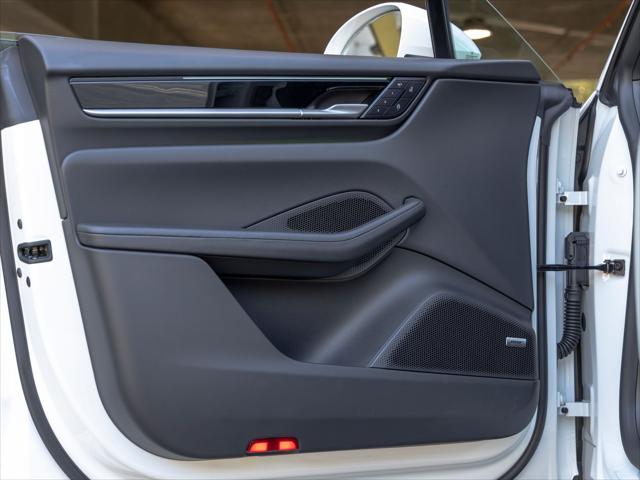 2025 Porsche Macan Electric 4