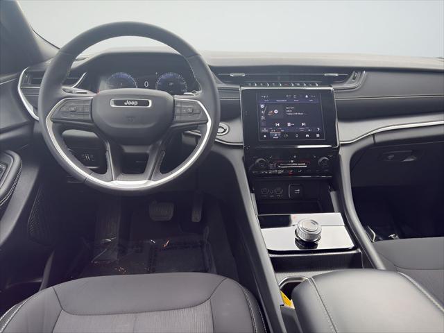 2025 Jeep Grand Cherokee L Laredo 4x4