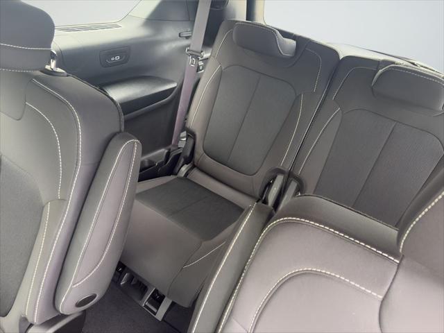 2025 Jeep Grand Cherokee L Laredo 4x4