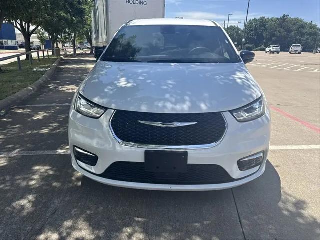 2025 Chrysler Pacifica Hybrid Select