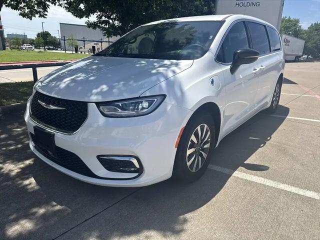 2025 Chrysler Pacifica Hybrid Select