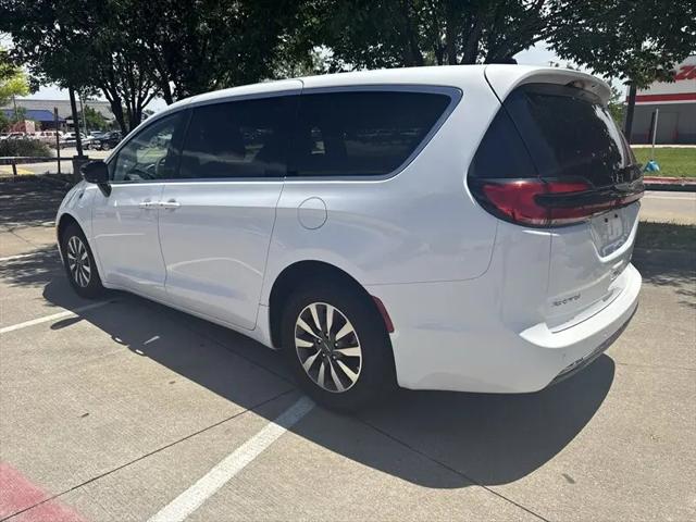 2025 Chrysler Pacifica Hybrid Select
