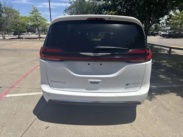 2025 Chrysler Pacifica Hybrid Select