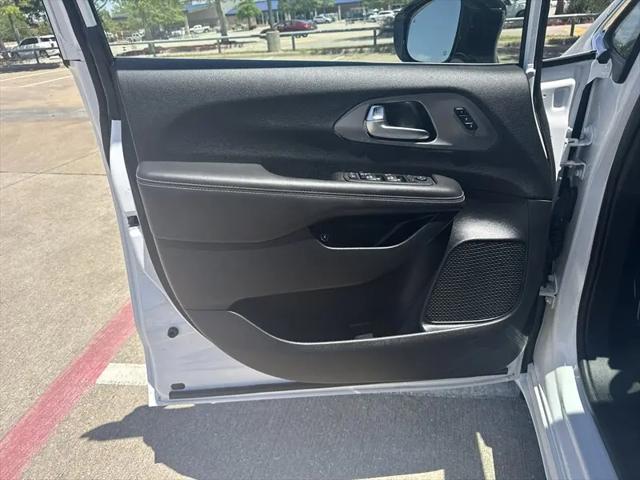 2025 Chrysler Pacifica Hybrid Select
