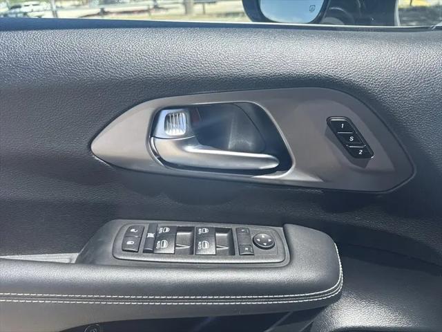 2025 Chrysler Pacifica Hybrid Select
