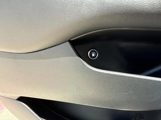 2025 Chrysler Pacifica Hybrid Select