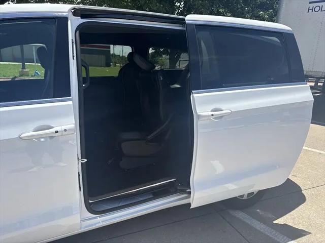 2025 Chrysler Pacifica Hybrid Select