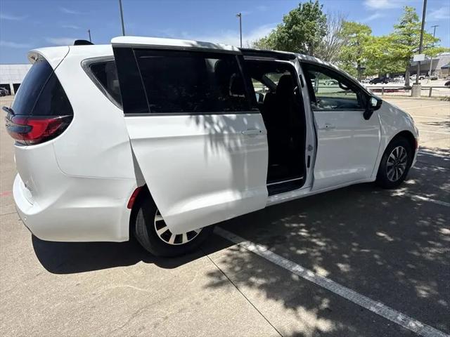 2025 Chrysler Pacifica Hybrid Select
