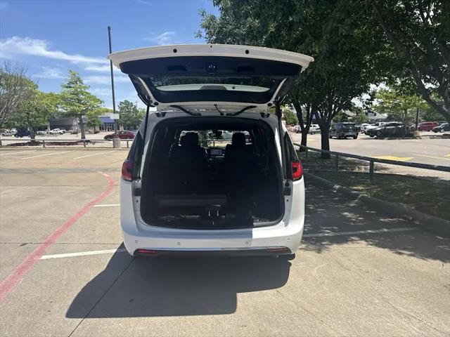 2025 Chrysler Pacifica Hybrid Select