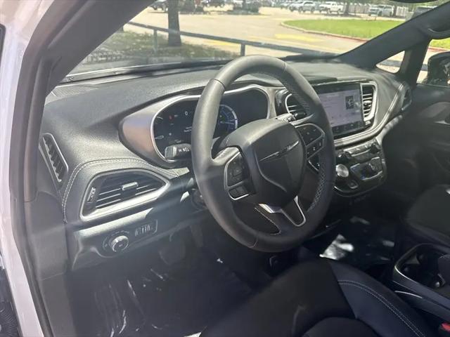 2025 Chrysler Pacifica Hybrid Select