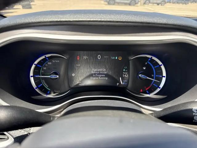2025 Chrysler Pacifica Hybrid Select