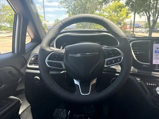 2025 Chrysler Pacifica Hybrid Select