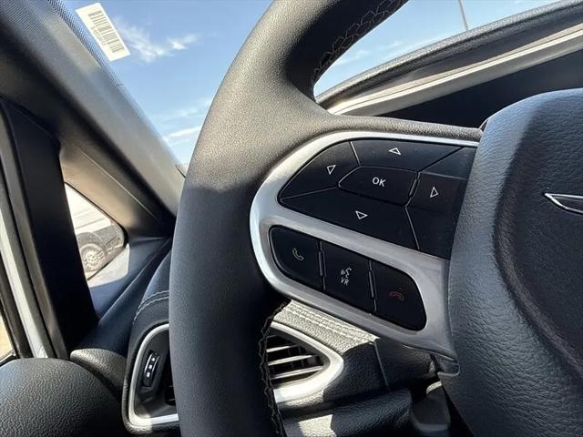 2025 Chrysler Pacifica Hybrid Select