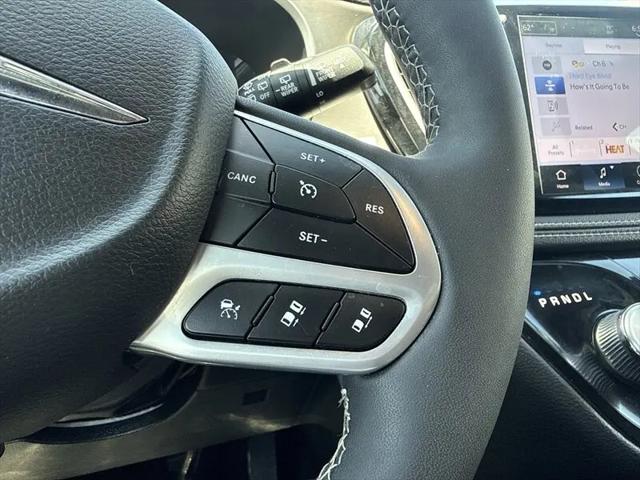 2025 Chrysler Pacifica Hybrid Select