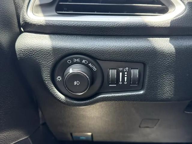 2025 Chrysler Pacifica Hybrid Select