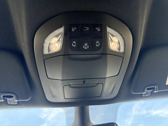 2025 Chrysler Pacifica Hybrid Select