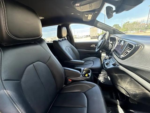 2025 Chrysler Pacifica Hybrid Select