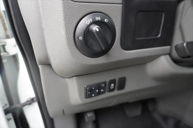 2017 Nissan 2500 S V6