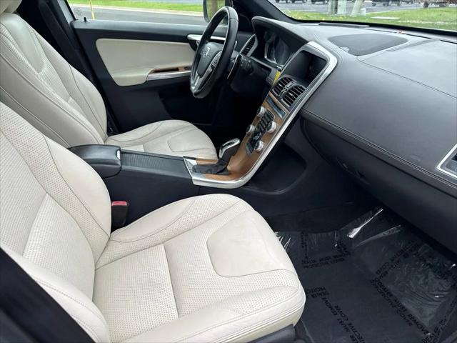 2015 Volvo XC60 T6 Platinum