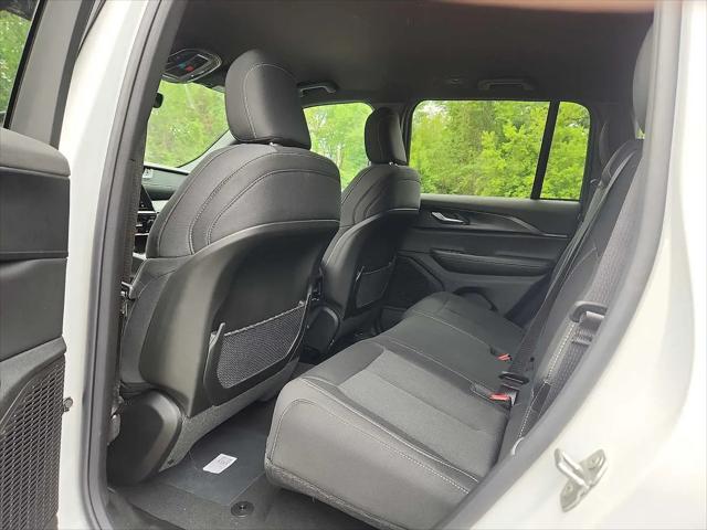 2026 Jeep Grand Cherokee Laredo 4x4