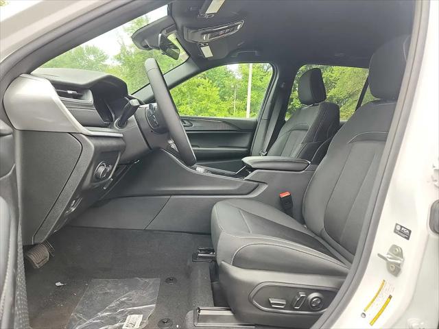 2026 Jeep Grand Cherokee Laredo 4x4