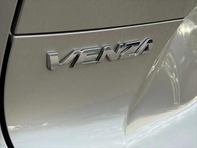 2024 Toyota Venza LE