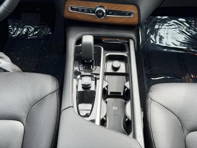 2024 Volvo XC90 Recharge T8 Plus Bright Theme 7-Seater