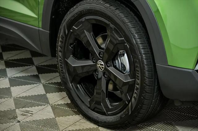 2026 Volkswagen Taos SE Black