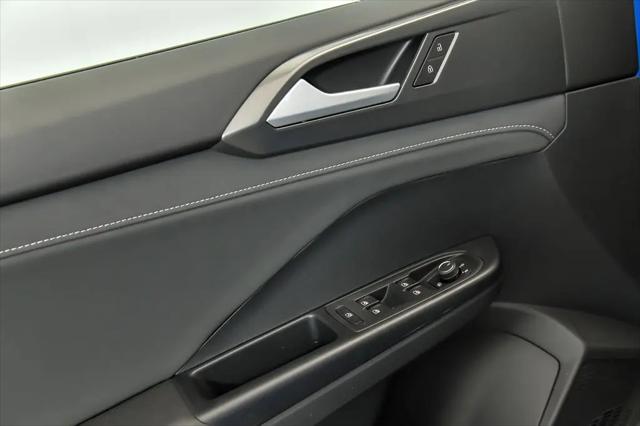 2026 Volkswagen Taos SE Black