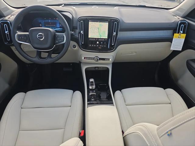 2026 Volvo XC40 Plus, B5 AWD Gas (mild hybrid), Dark