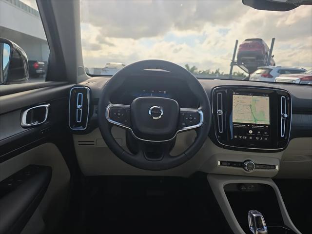 2026 Volvo XC40 Plus, B5 AWD Gas (mild hybrid), Dark