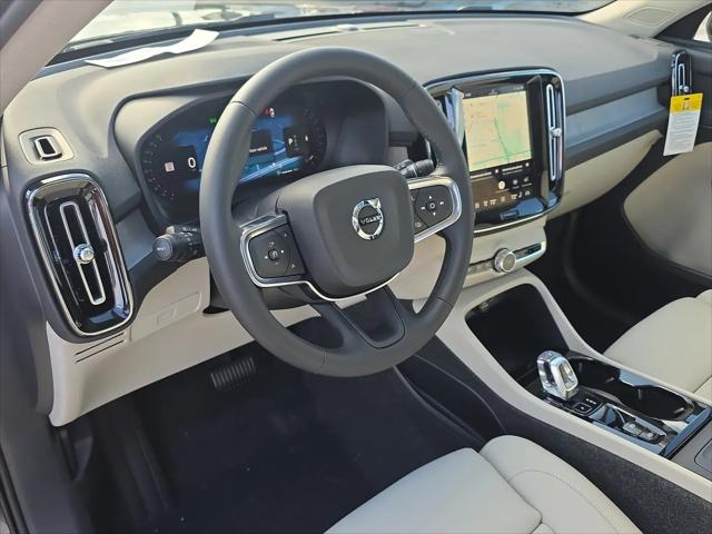 2026 Volvo XC40 Plus, B5 AWD Gas (mild hybrid), Dark