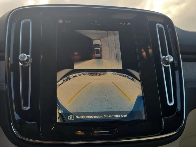 2026 Volvo XC40 Plus, B5 AWD Gas (mild hybrid), Dark
