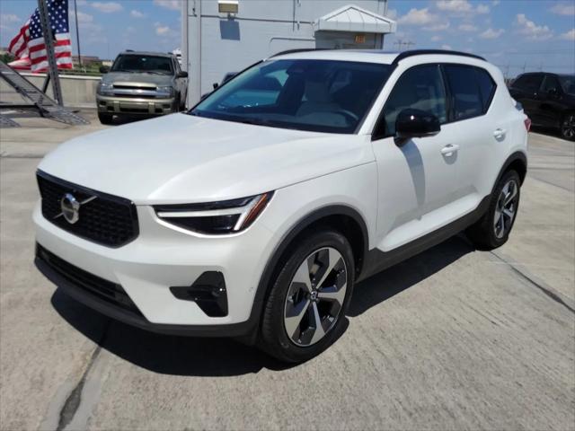 2026 Volvo XC40 Plus, B5 AWD Gas (mild hybrid), Dark
