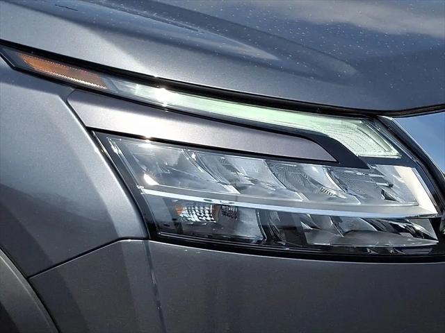 2023 Nissan Pathfinder SL 4WD