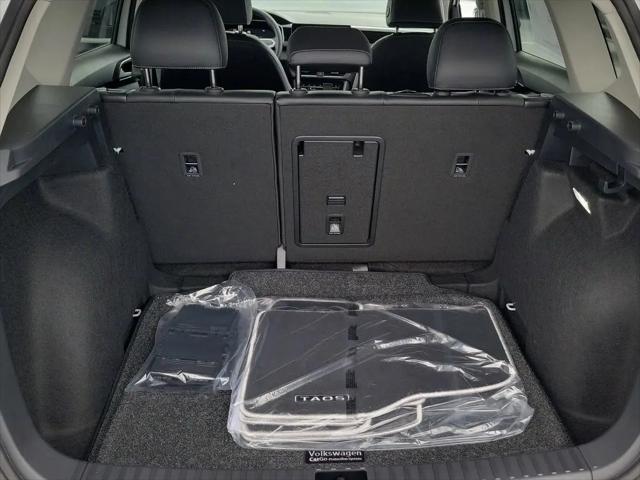 2026 Volkswagen Taos SE Black