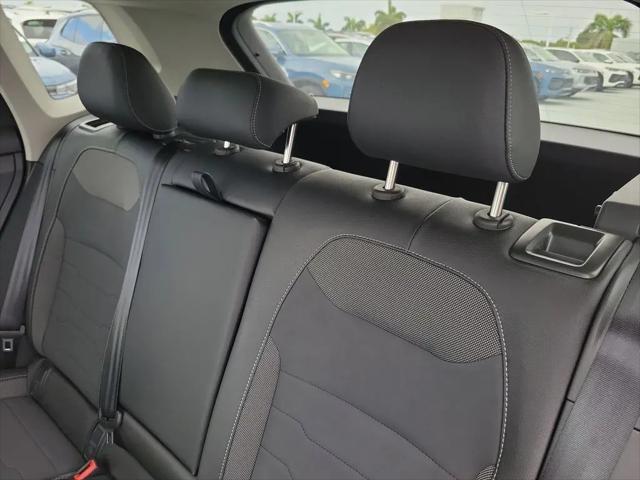 2026 Volkswagen Taos SE Black