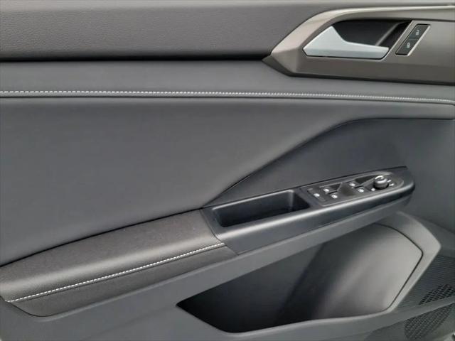 2026 Volkswagen Taos SE Black