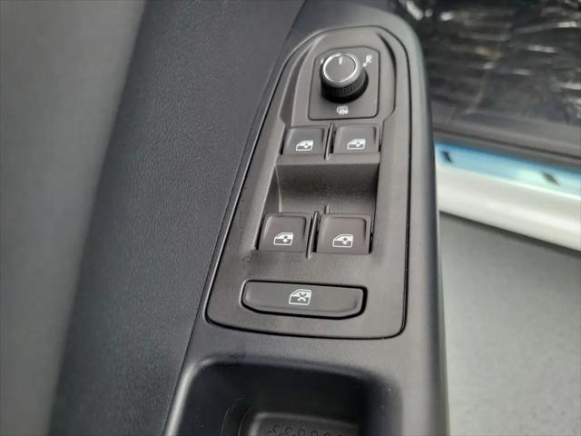 2026 Volkswagen Taos SE Black