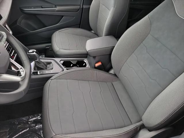 2026 Volkswagen Taos SE Black
