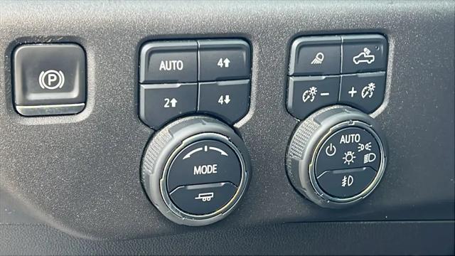 2022 Chevrolet Silverado 1500 4WD Crew Cab Standard Bed LT Trail Boss