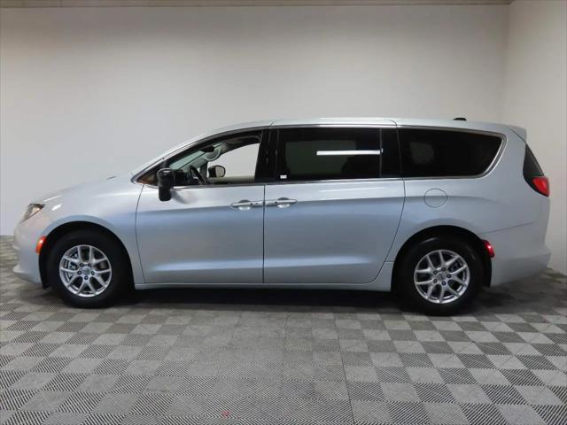 2024 Chrysler Voyager LX