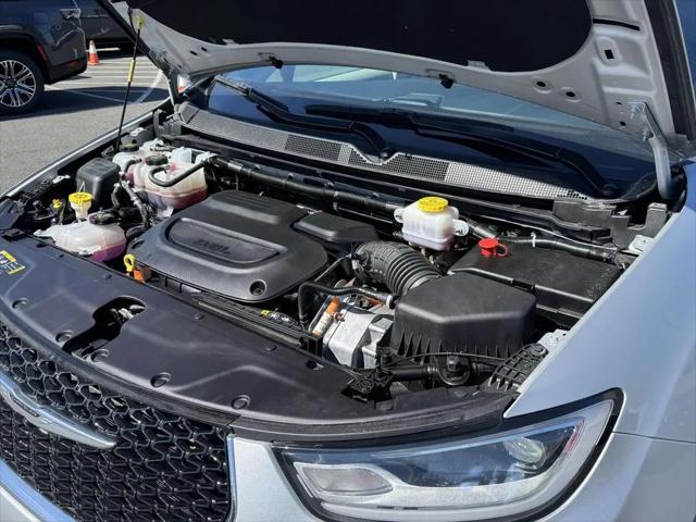 2024 Chrysler Pacifica Hybrid Select