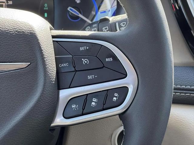 2024 Chrysler Pacifica Hybrid Select
