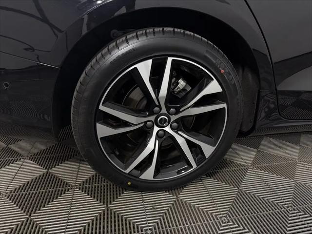 2025 Volvo S60 B5 Plus
